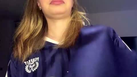 Snapshot of laurineleconey chatting on 07.13.26 Bella online show from 07.13.26