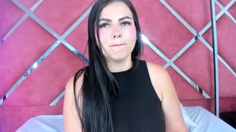 Snapshot of lauryjonson_ chatting on 01.15.25 LauryJonson online show from 01.15.25