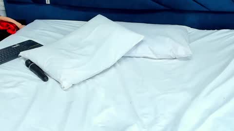 Snapshot of lauryjonson_ chatting on 02.11.25 LauryJonson online show from 02.11.25