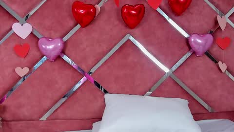 Snapshot of lauryjonson_ chatting on 02.14.25 LauryJonson online show from 02.14.25