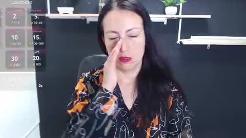 Snapshot of lauryn_jones chatting on 06.13.26 Laury online show from 06.13.26