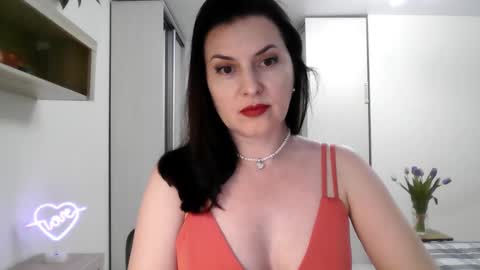 Snapshot of lavender_victoria chatting on 03.10.25 Diana online show from 03.10.25