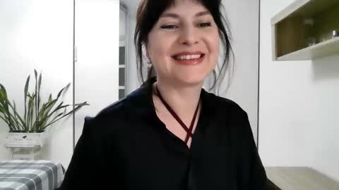 Snapshot of lavender_victoria chatting on 09.18.25 Diana online show from 09.18.25