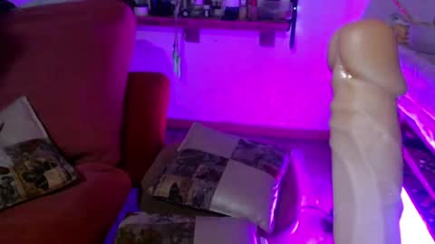 Laye19 online show from 12.03.24