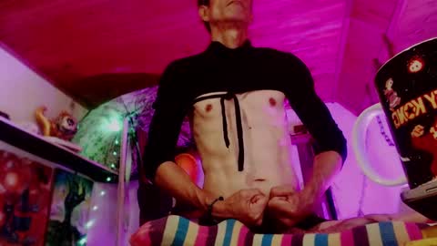 Laye19 online show from 12.06.24