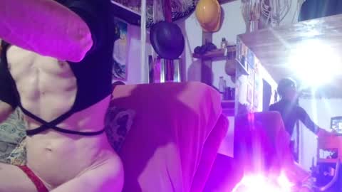 Laye19 online show from 12.08.24