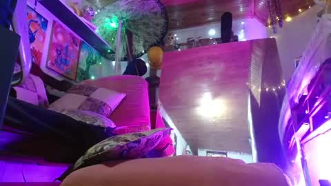 Laye19 online show from 12.11.24