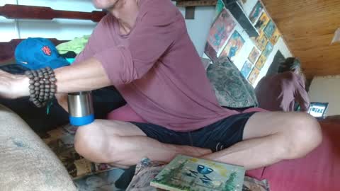 Laye19 online show from 12.21.24