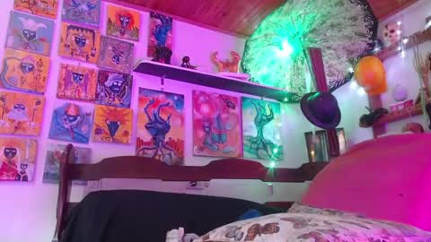 Laye19 online show from 01.02.25