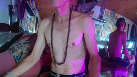 Laye19 online show from 01.06.25