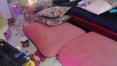 Laye19 online show from 01.19.25