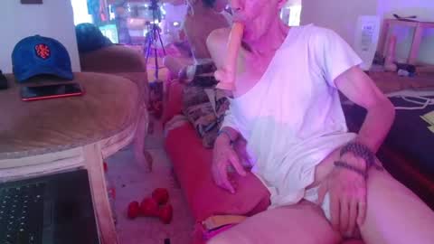 Laye19 online show from 01.21.25