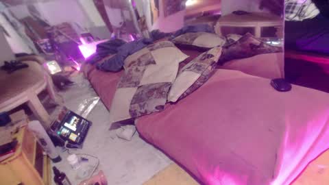 Laye19 online show from 01.26.25