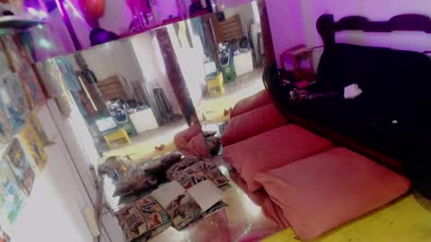 Laye19 online show from 01.31.25