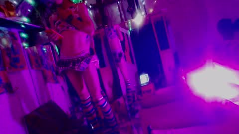 Laye19 online show from 02.01.25