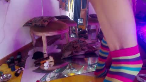 Laye19 online show from 02.05.25