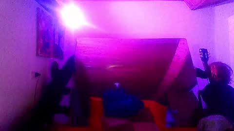 Laye19 online show from 02.08.25