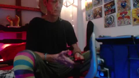 Laye19 online show from 02.12.25