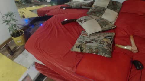 Laye19 online show from 03.01.25