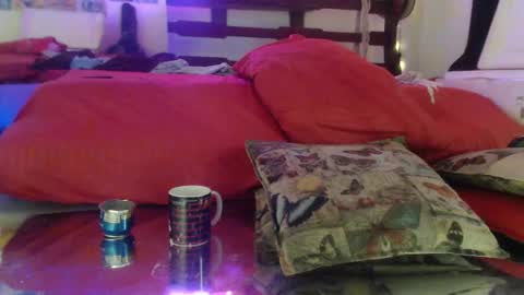 Laye19 online show from 03.02.25