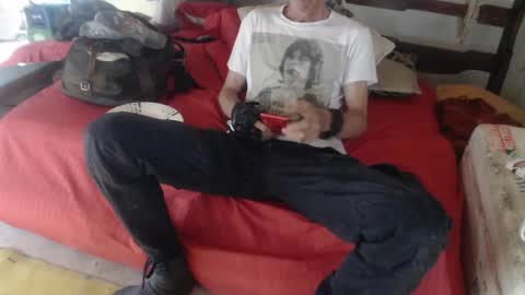 Laye19 online show from 03.04.25