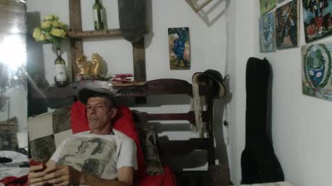 Laye19 online show from 03.09.25