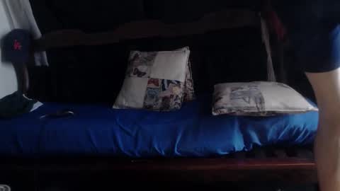 Laye19 online show from 09.28.25