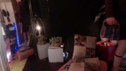 Laye19 online show from 10.01.25