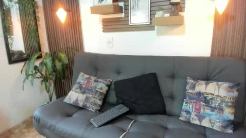 Layla online show from 11.12.25