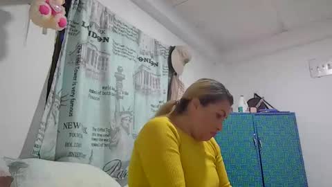 layla_astrum online show from 11.12.25
