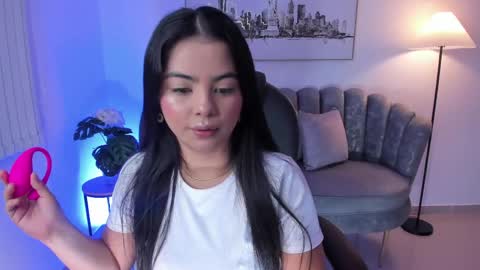 Layla Breezee online show from 04.10.26