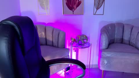 Layla Breezee online show from 04.29.26