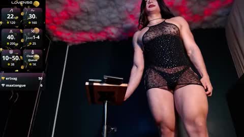 Snapshot of layla_dominac chatting on 12.23.25 Layla help me with your thumbs up its important online show from 12.23.25