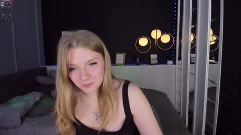 layla_glam online show from 09.29.25