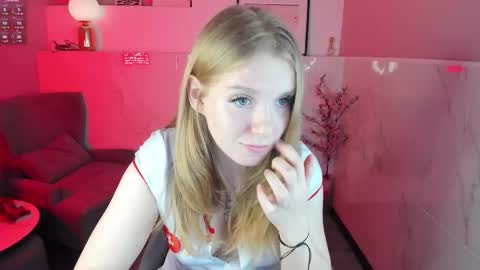 layla_glam online show from 10.02.25