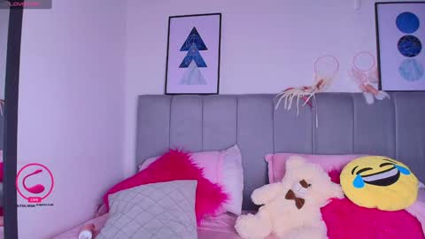 Layla online show from 01.18.25