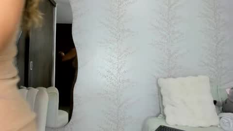 Snapshot of layla_vanegas chatting on 10.20.25 Layla Vanegas online show from 10.20.25