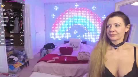 Snapshot of laylaa_dreams chatting on 10.29.25 Laylaa Dreams online show from 10.29.25