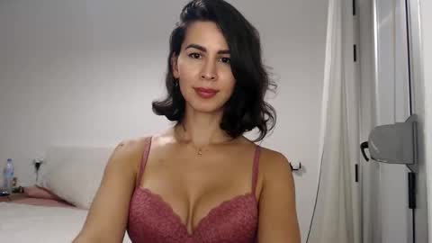 Snapshot of layladarkeyes chatting on 09.19.25 Layla online show from 09.19.25