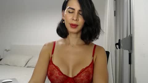 Snapshot of layladarkeyes chatting on 09.24.25 Layla online show from 09.24.25