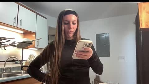 Snapshot of laylahlaylah1 chatting on 11.24.25 laylahlaylah1 online show from 11.24.25