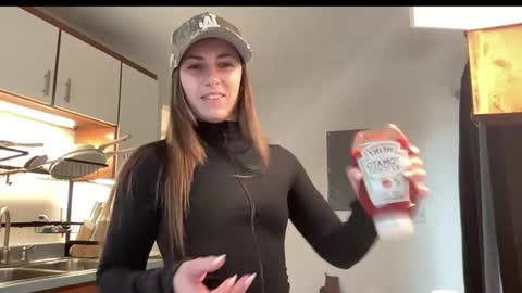 Snapshot of laylahlaylah1 chatting on 11.25.25 laylahlaylah1 online show from 11.25.25