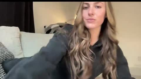 laylahlaylah1 online show from 04.19.26