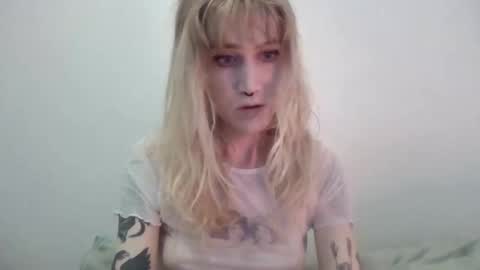 Snapshot of laylahloveless chatting on 09.09.25 laylahloveless online show from 09.09.25