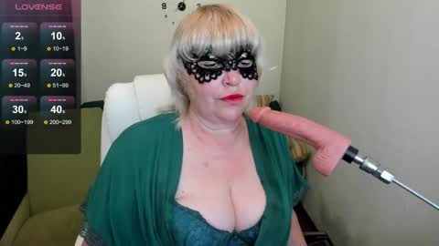 Snapshot of laylalaylamilf chatting on 05.11.26 laylalaylamilf online show from 05.11.26