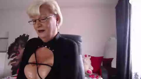 Snapshot of laylamadisonx chatting on 12.08.24 Layla online show from 12.08.24