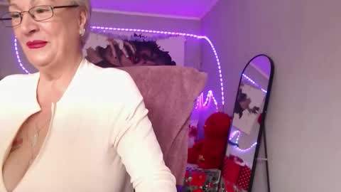 Snapshot of laylamadisonx chatting on 12.20.25 Layla online show from 12.20.25