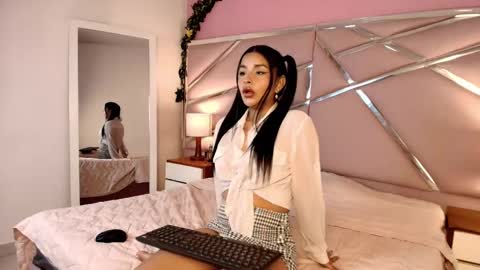 Snapshot of laylarodman chatting on 02.09.26 lay online show from 02.09.26