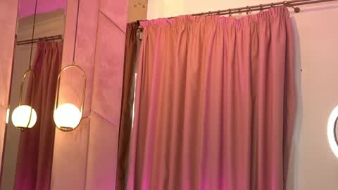 Snapshot of laylavixenn chatting on 06.26.26 Layla online show from 06.26.26