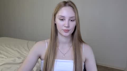 Laylla001 online show from 01.16.25